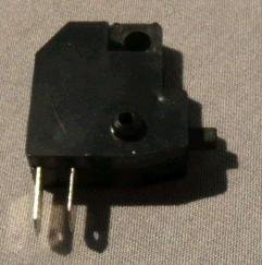 Кінцевий вимикач важеля заднього гальма (диск, квадрат) (L-26) (ліва) VDK D-320909 фото