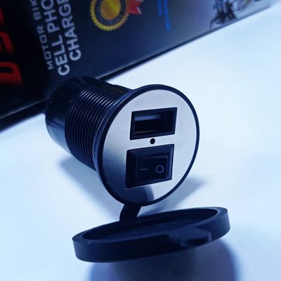 Зарядка USB універсальна на 1 вихід, з кнопкою вкл/викл (кріплення в пластик/на кермо) 301998 фото